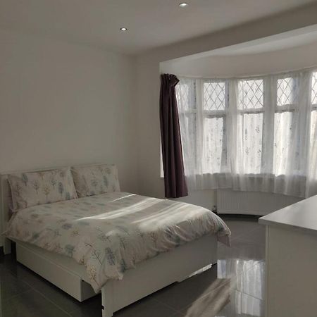 Stunning Double Room In Harrow Wembley - Khoob House Londra Esterno foto