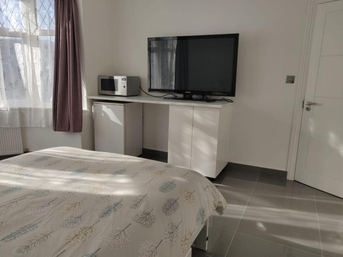 Stunning Double Room In Harrow Wembley - Khoob House Londra Esterno foto