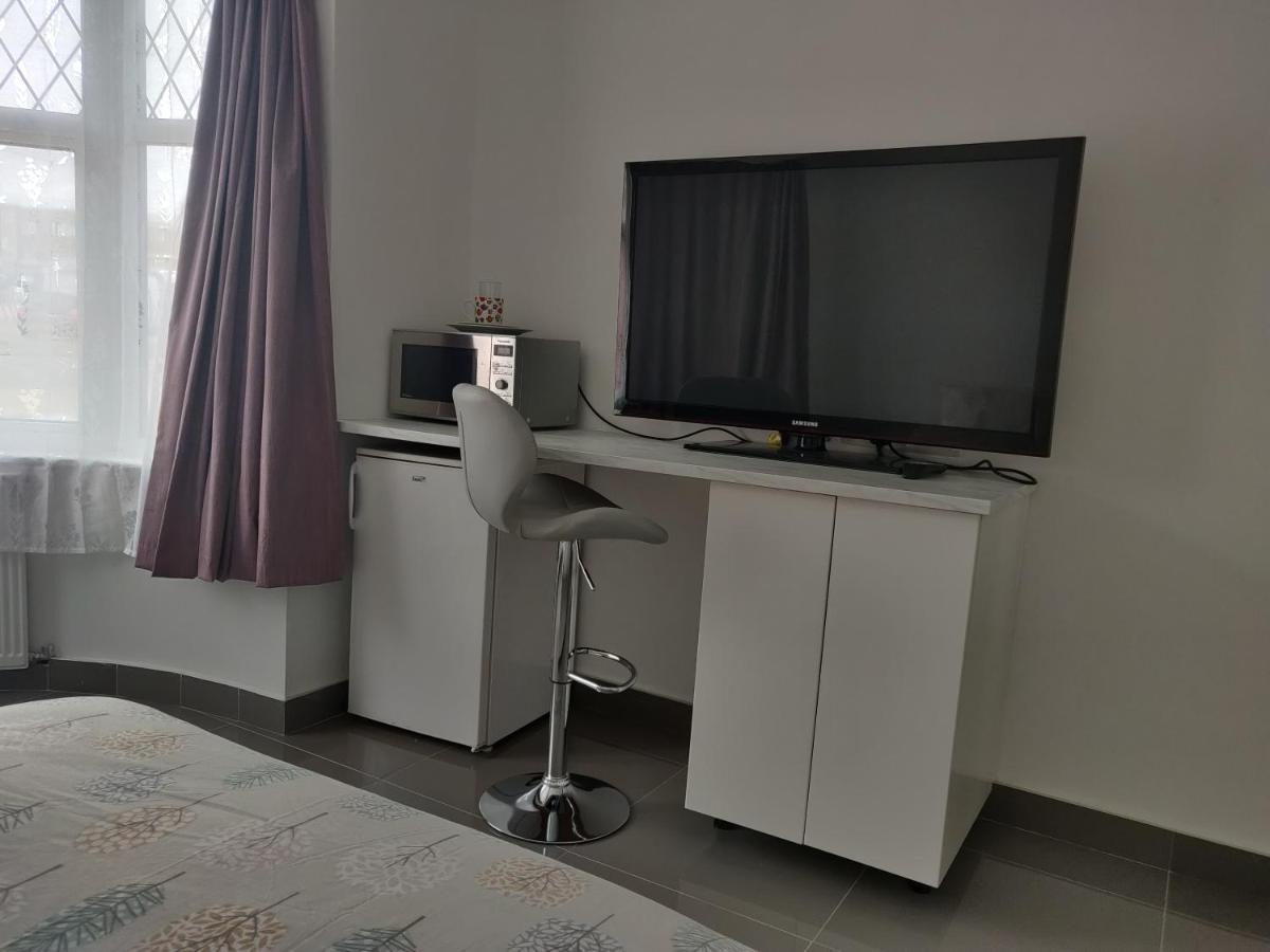 Stunning Double Room In Harrow Wembley - Khoob House Londra Esterno foto